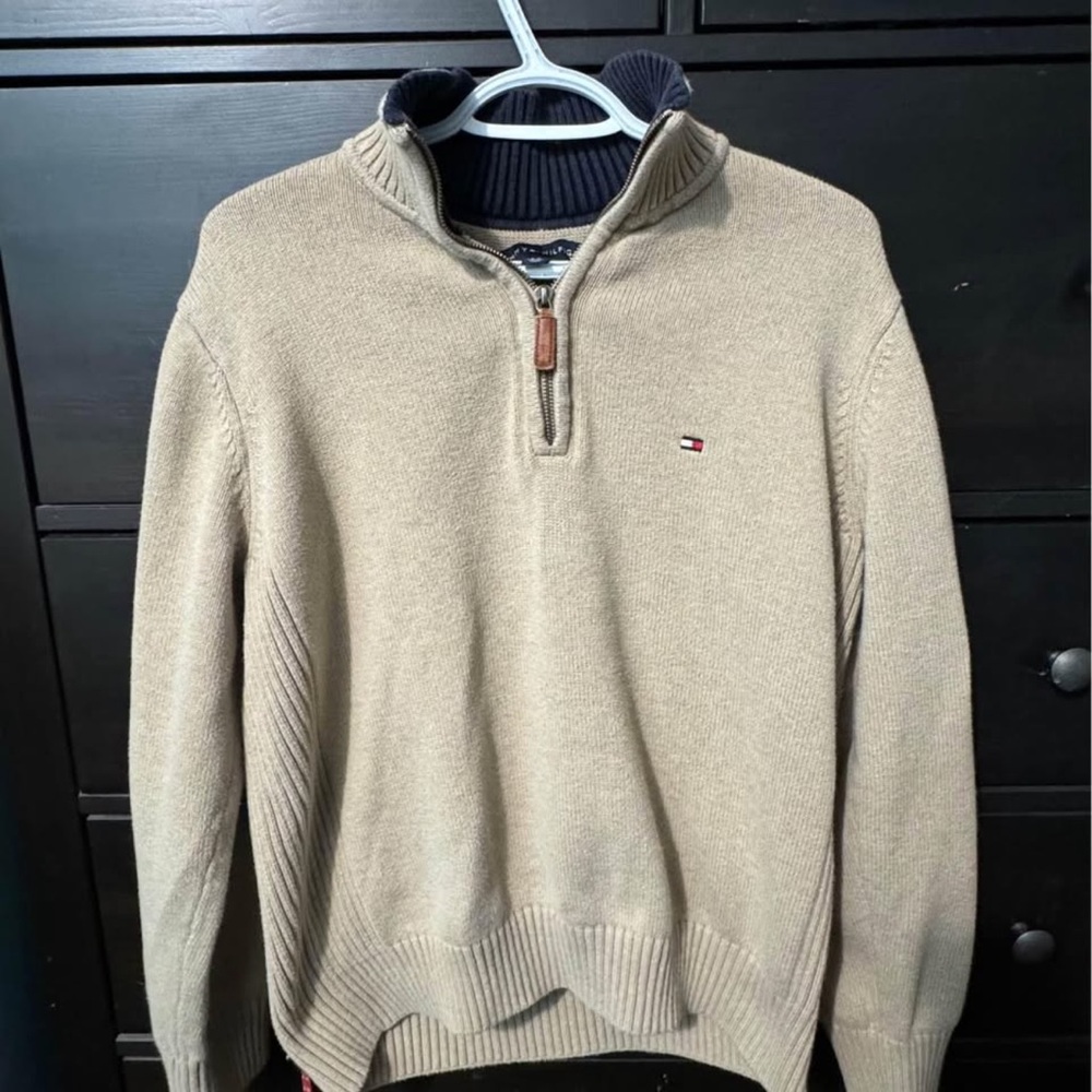 Tommy Hilfiger Men's Tan Sweater